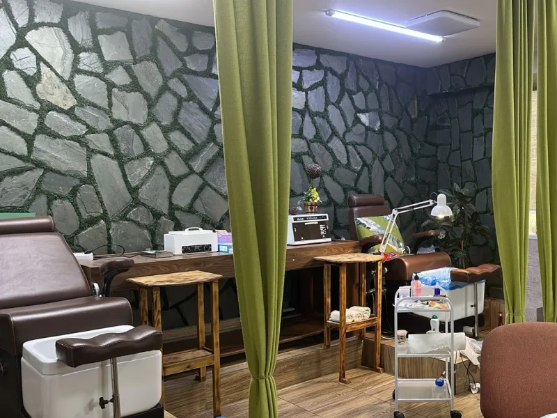 Maxabbat nail studio compliment