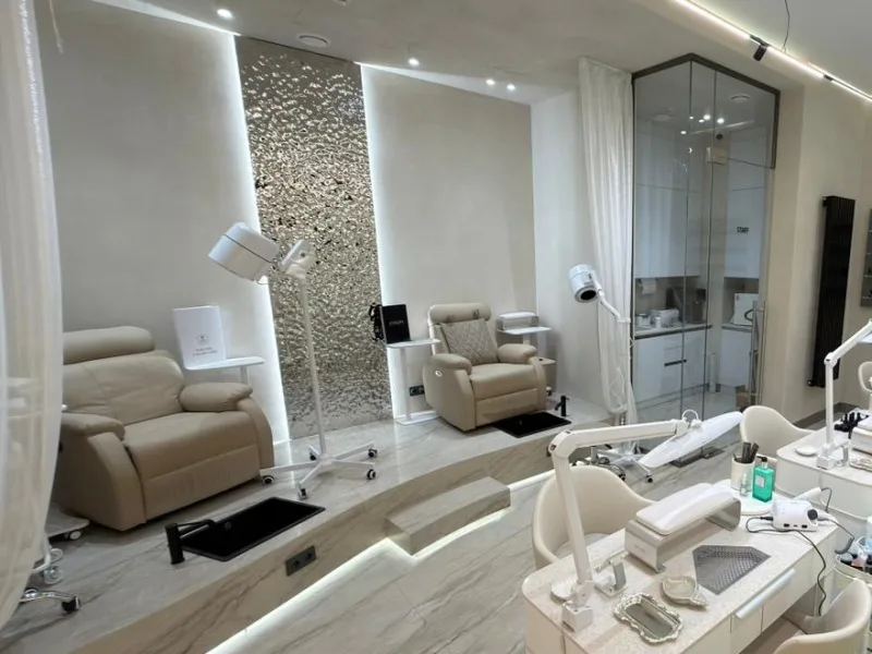 OYSTER BEAUTY ROOM