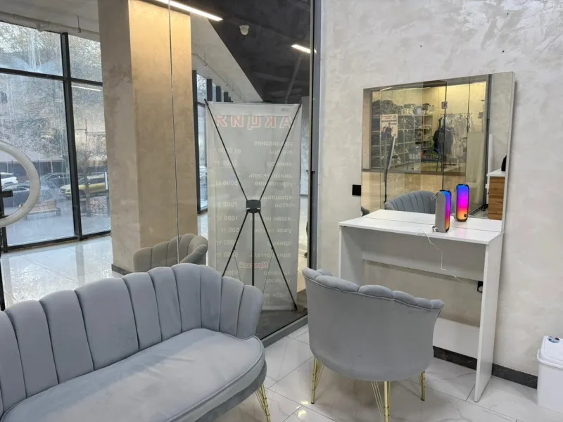 Mile beauty bar