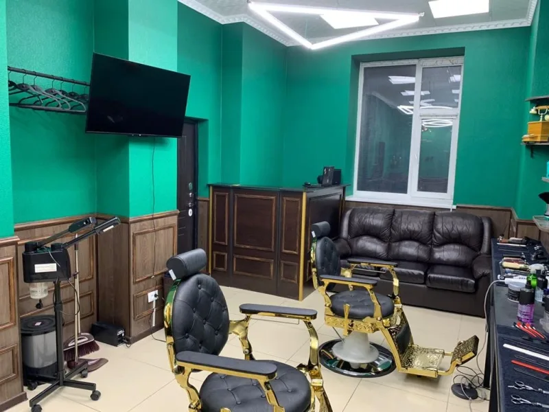 Revolver Barbershop на Макатаева
