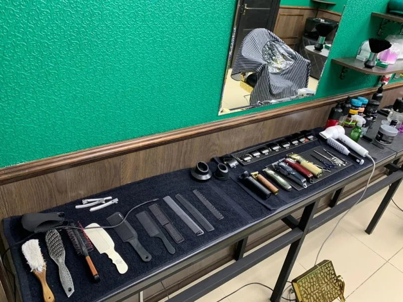 Revolver Barbershop на Макатаева