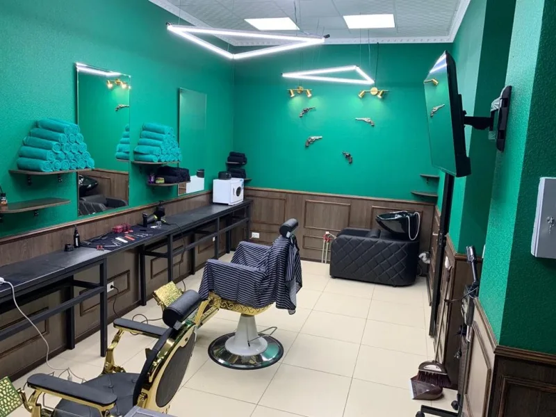 Revolver Barbershop на Макатаева
