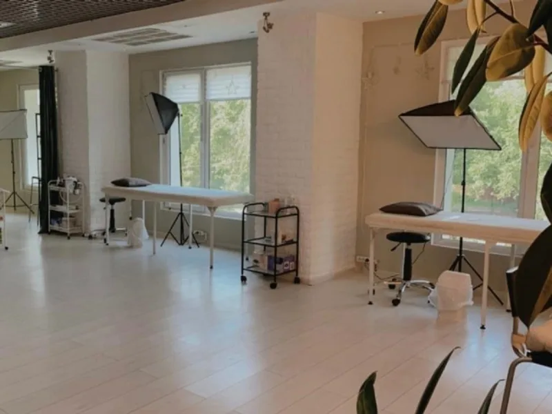Asel Kainar brow room