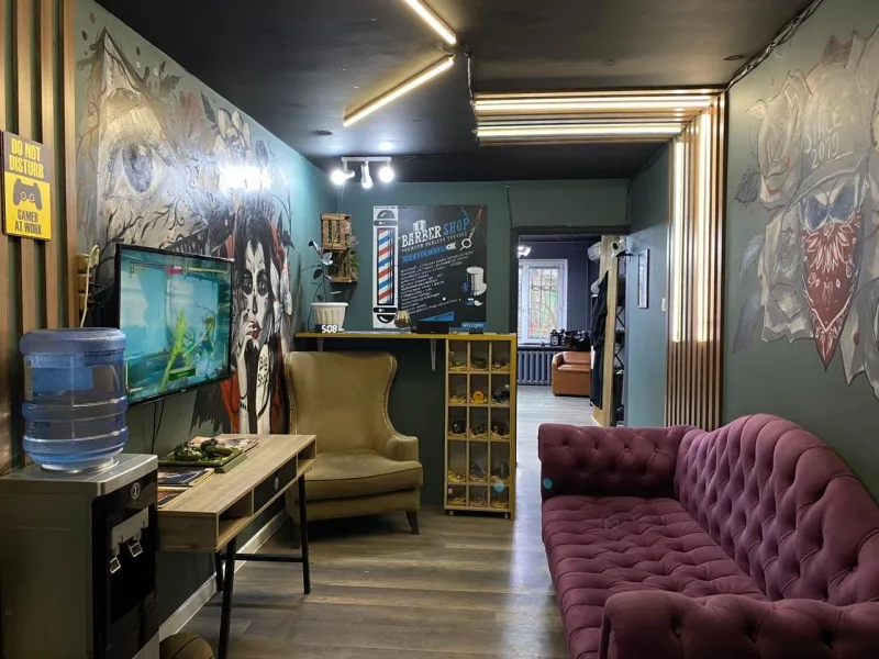 Revolver Barbershop на Айманова