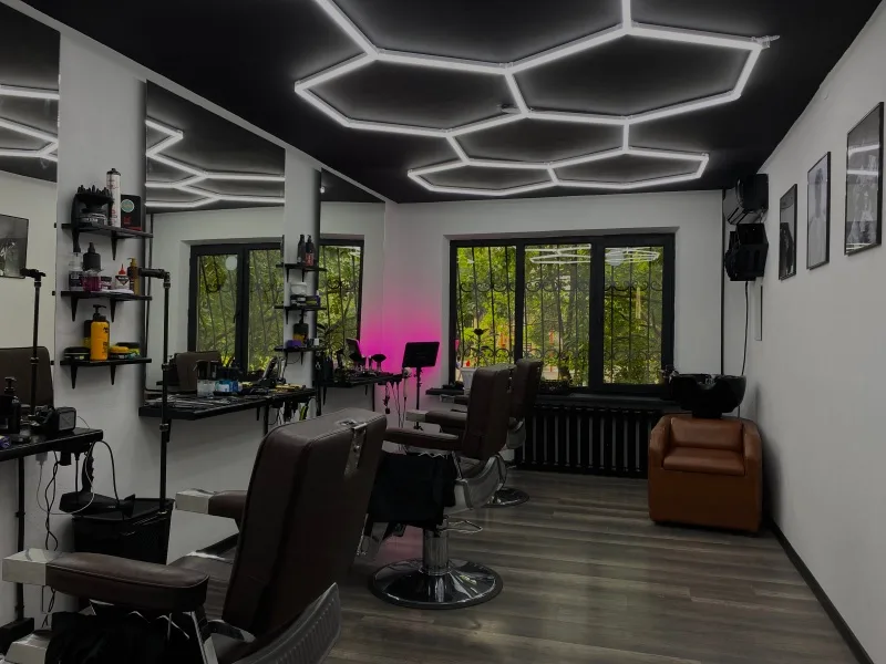 Revolver Barbershop на Айманова