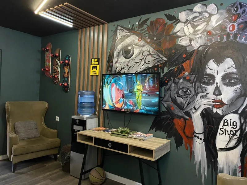 Revolver Barbershop на Айманова